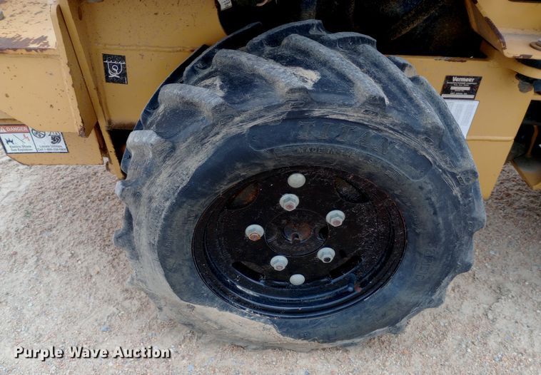 image for item NU9898 2004 Vermeer LM42 vibratory cable plow