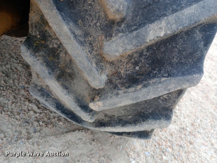 image for item NU9898 2004 Vermeer LM42 vibratory cable plow