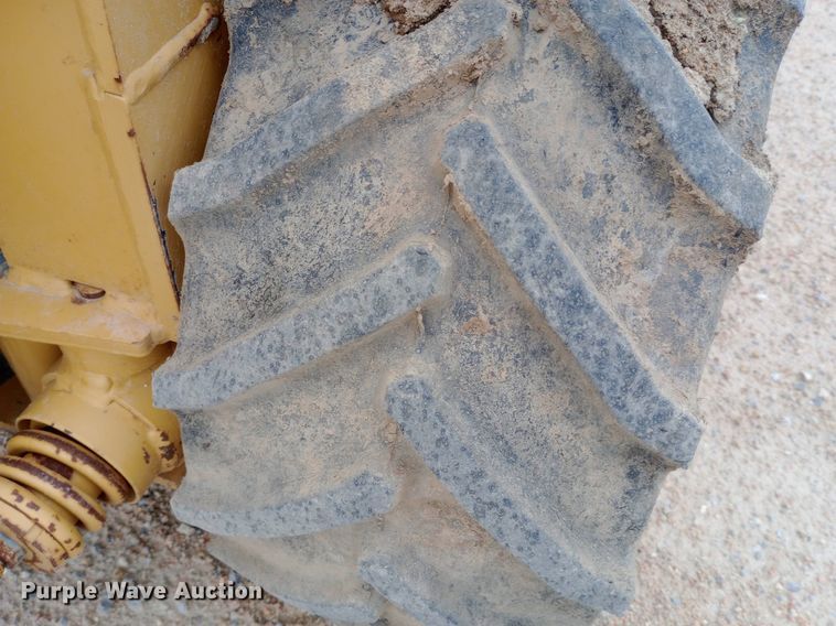 image for item NU9898 2004 Vermeer LM42 vibratory cable plow