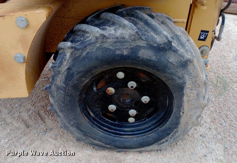 image for item NU9898 2004 Vermeer LM42 vibratory cable plow