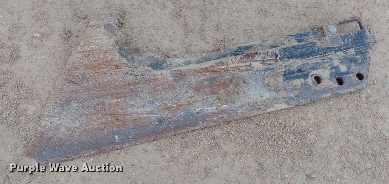 image for item NU9898 2004 Vermeer LM42 vibratory cable plow