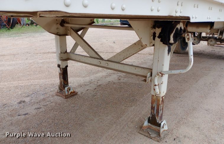 image for item NU9899 1984 Fruehauf dry van trailer