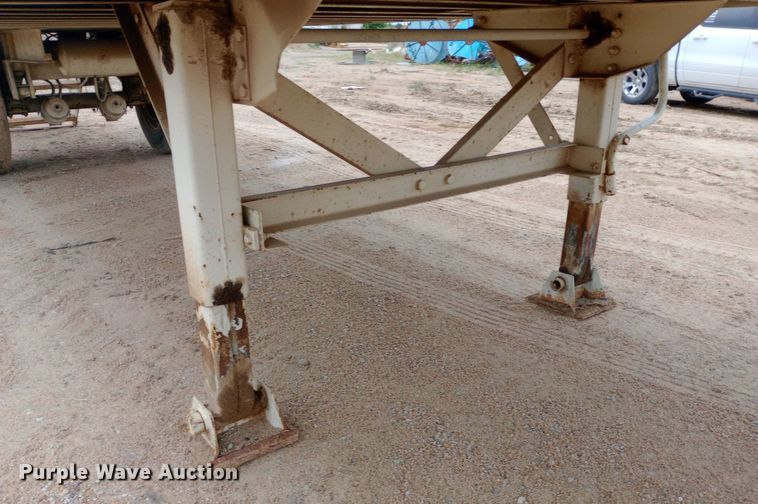 image for item NU9899 1984 Fruehauf dry van trailer