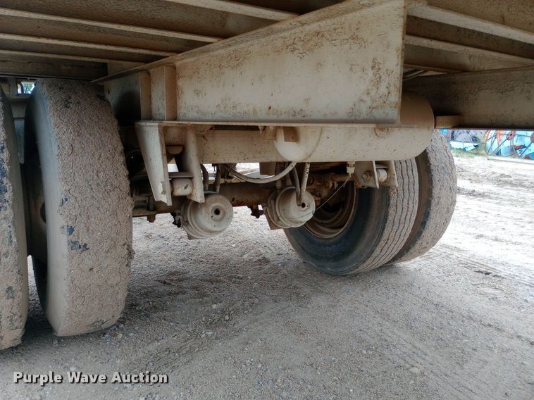 image for item NU9899 1984 Fruehauf dry van trailer