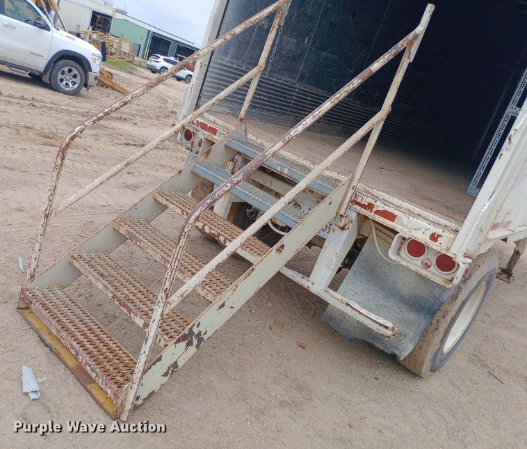 image for item NU9899 1984 Fruehauf dry van trailer