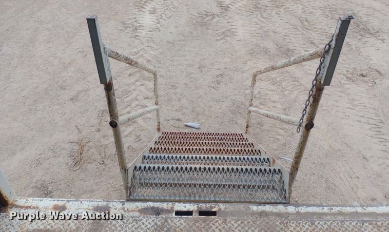 image for item NU9899 1984 Fruehauf dry van trailer