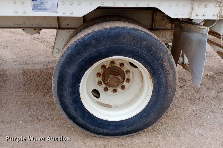 image for item NU9899 1984 Fruehauf dry van trailer