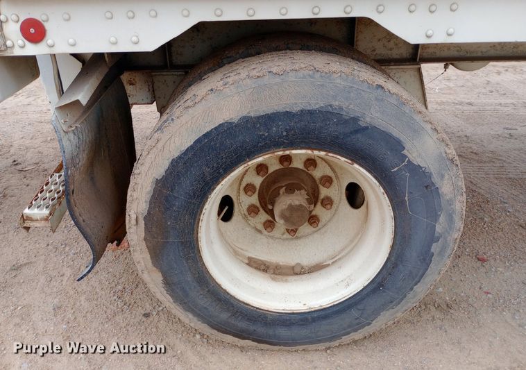 image for item NU9899 1984 Fruehauf dry van trailer