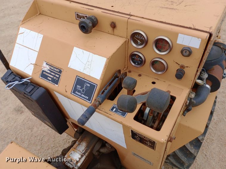 image for item NU9901 2000 Case Maxi Sneaker C vibratory cable plow