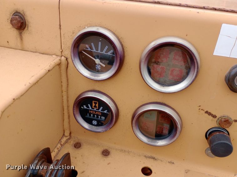 image for item NU9901 2000 Case Maxi Sneaker C vibratory cable plow