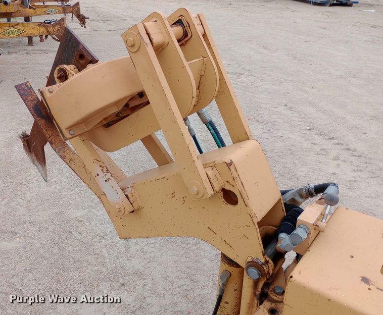 image for item NU9901 2000 Case Maxi Sneaker C vibratory cable plow