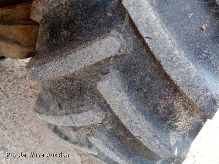 image for item NU9901 2000 Case Maxi Sneaker C vibratory cable plow