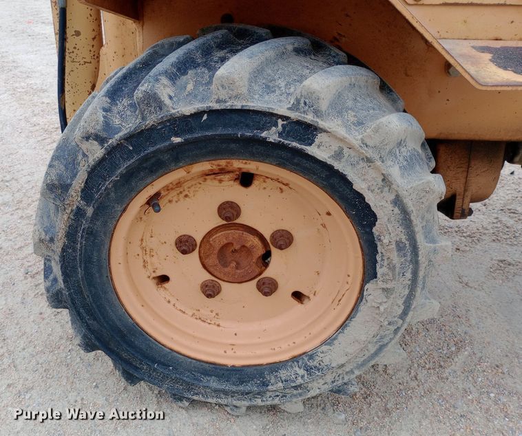 image for item NU9901 2000 Case Maxi Sneaker C vibratory cable plow