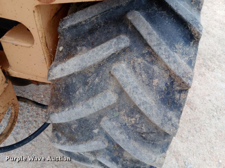 image for item NU9901 2000 Case Maxi Sneaker C vibratory cable plow