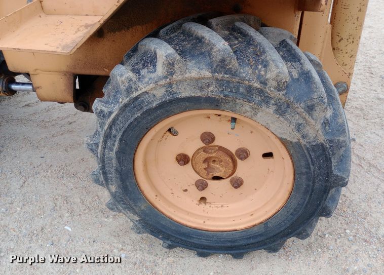 image for item NU9901 2000 Case Maxi Sneaker C vibratory cable plow