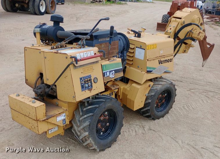 image for item NU9902 2007 Vermeer LM42 vibratory cable plow