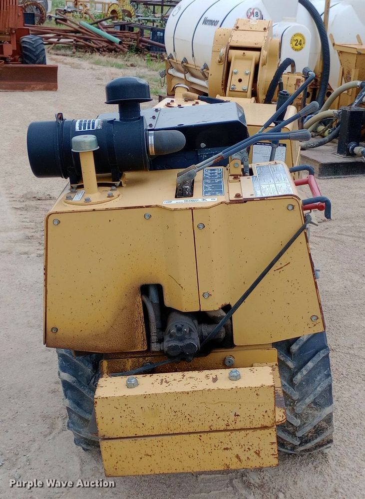 image for item NU9902 2007 Vermeer LM42 vibratory cable plow