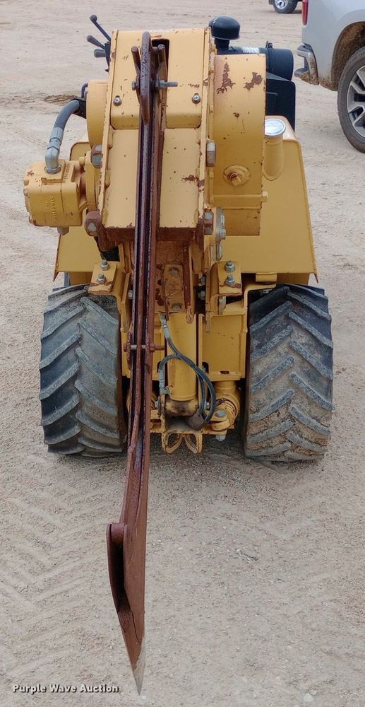 image for item NU9902 2007 Vermeer LM42 vibratory cable plow