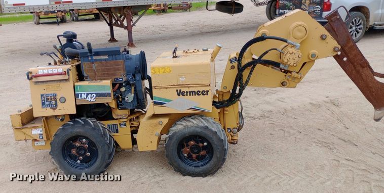 image for item NU9902 2007 Vermeer LM42 vibratory cable plow