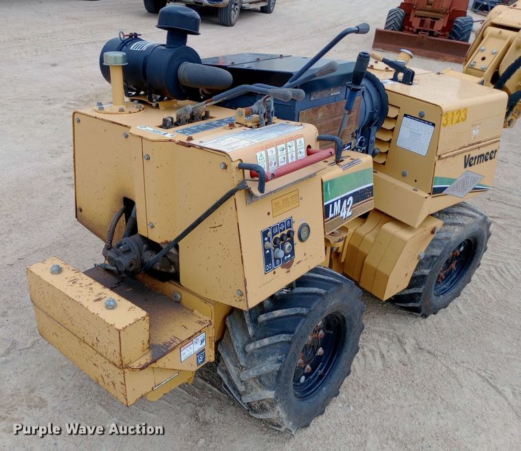 image for item NU9902 2007 Vermeer LM42 vibratory cable plow