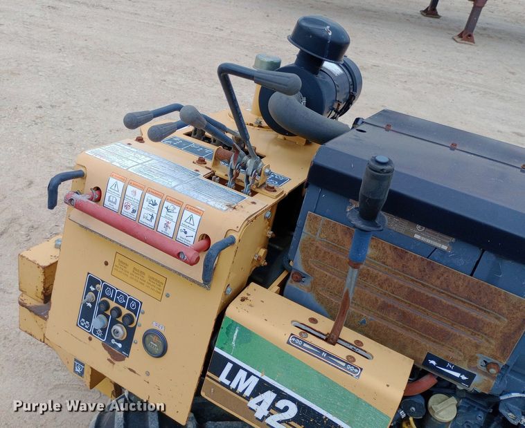 image for item NU9902 2007 Vermeer LM42 vibratory cable plow