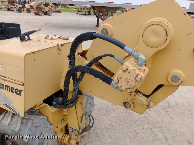 image for item NU9902 2007 Vermeer LM42 vibratory cable plow