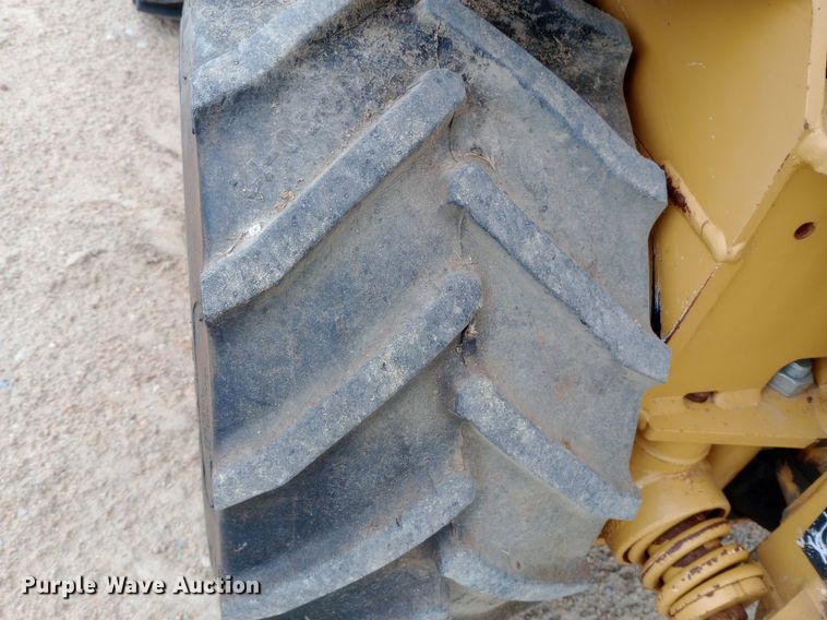 image for item NU9902 2007 Vermeer LM42 vibratory cable plow