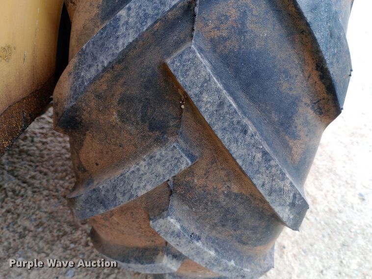 image for item NU9903 2007 Vermeer LM42 vibratory cable plow