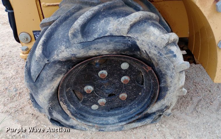 image for item NU9903 2007 Vermeer LM42 vibratory cable plow