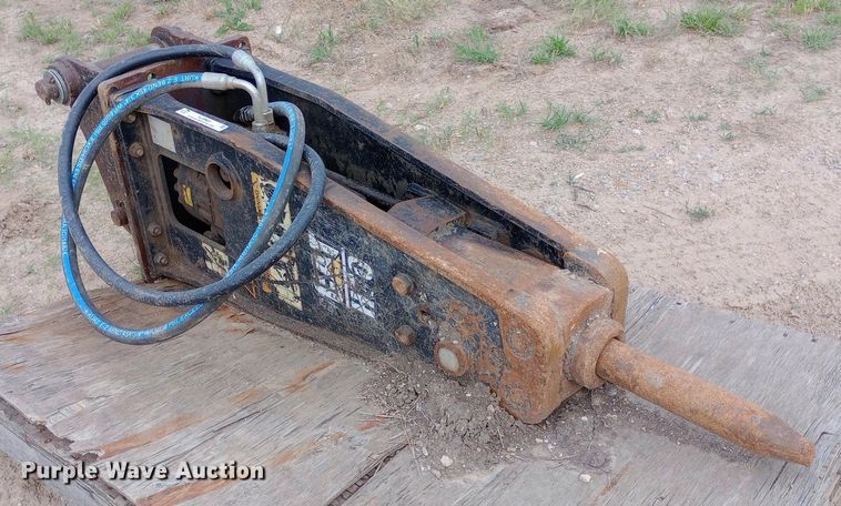 image for item NU9904 Caterpillar  H70 breaker