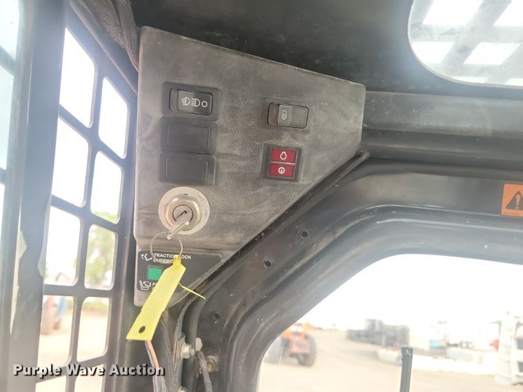 image for item NZ9930 1996 Bobcat  763 skid steer loader