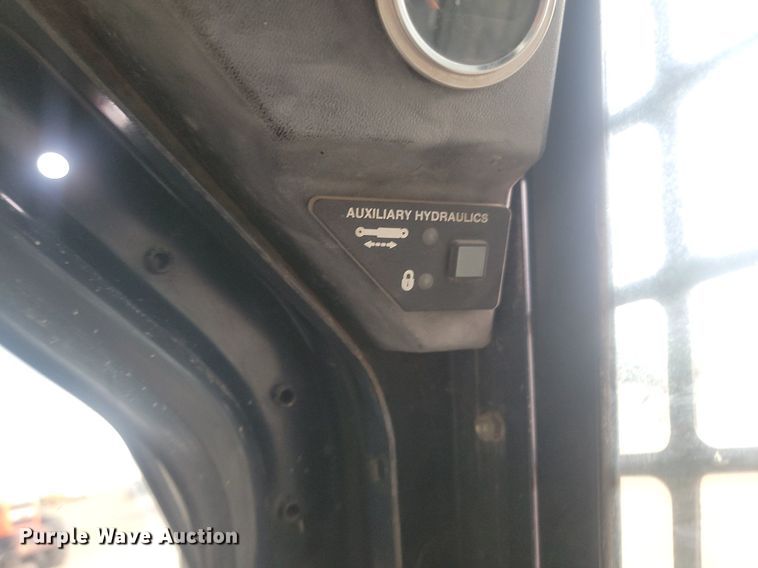 image for item NZ9930 1996 Bobcat  763 skid steer loader