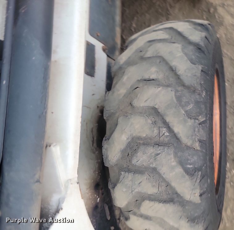 image for item NZ9930 1996 Bobcat  763 skid steer loader