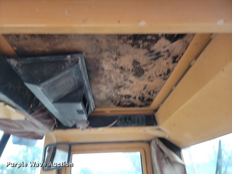 image for item NZ9933 1992 Case 721 wheel loader