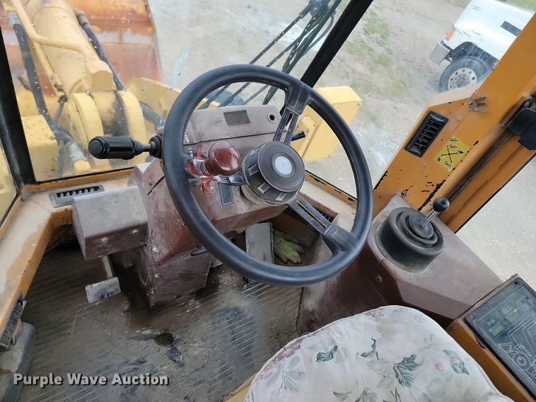 image for item NZ9933 1992 Case 721 wheel loader