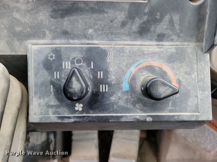 image for item NZ9934 1997 Caterpillar  938F wheel loader