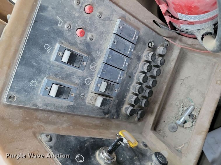 image for item NZ9934 1997 Caterpillar  938F wheel loader