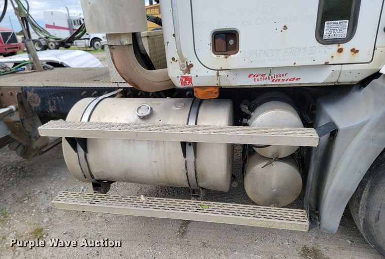 image for item NZ9936 2003 Mack CH600 semi truck