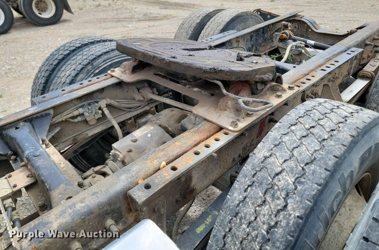 image for item NZ9936 2003 Mack CH600 semi truck