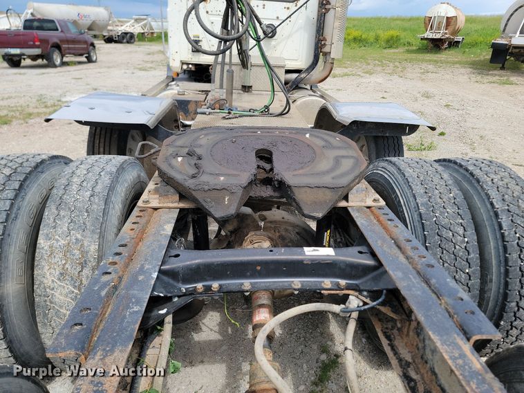 image for item NZ9936 2003 Mack CH600 semi truck