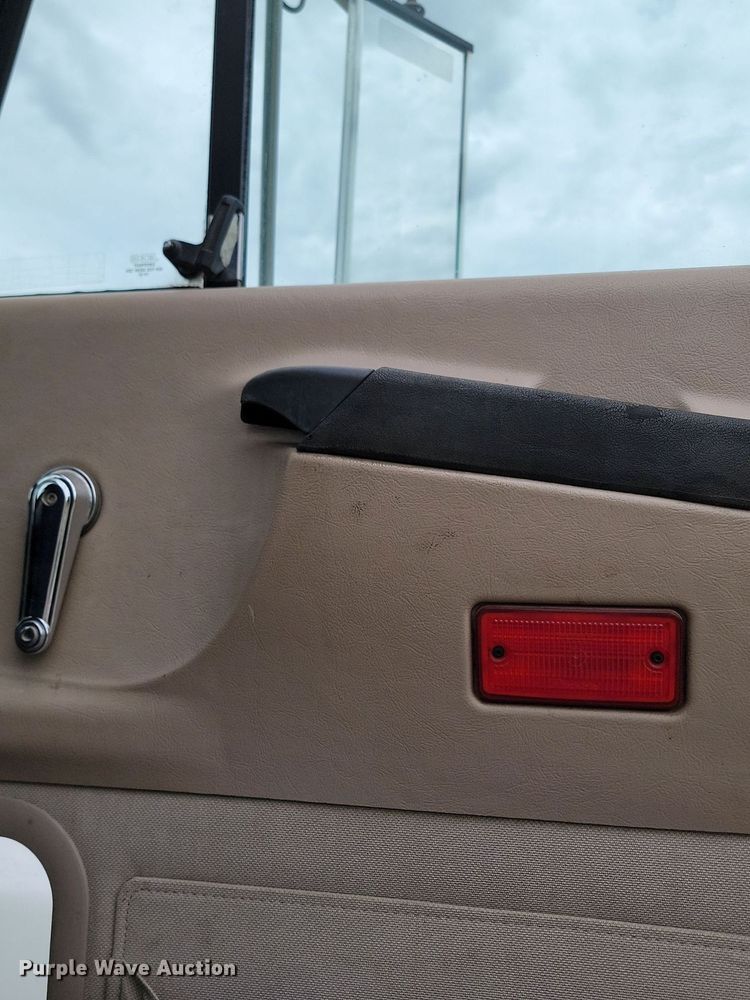 image for item NZ9936 2003 Mack CH600 semi truck