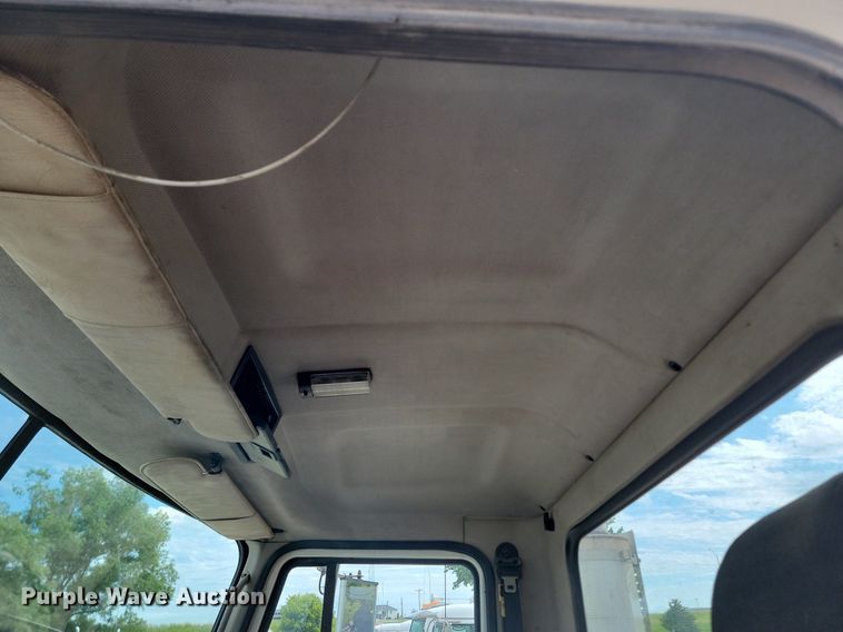 image for item NZ9936 2003 Mack CH600 semi truck