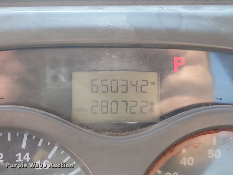 image for item NZ9936 2003 Mack CH600 semi truck