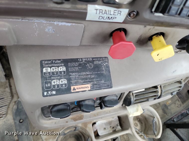 image for item NZ9936 2003 Mack CH600 semi truck