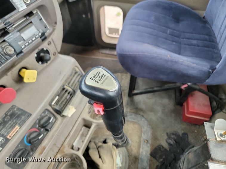 image for item NZ9936 2003 Mack CH600 semi truck