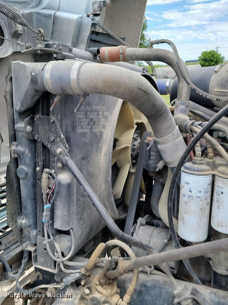 image for item NZ9936 2003 Mack CH600 semi truck