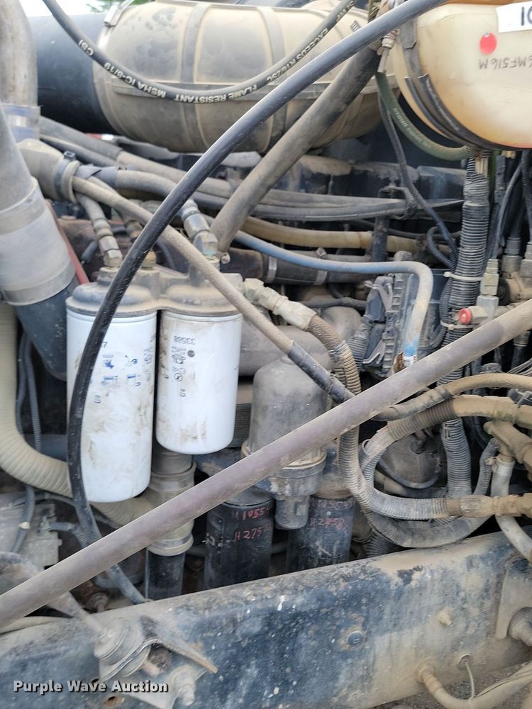 image for item NZ9936 2003 Mack CH600 semi truck