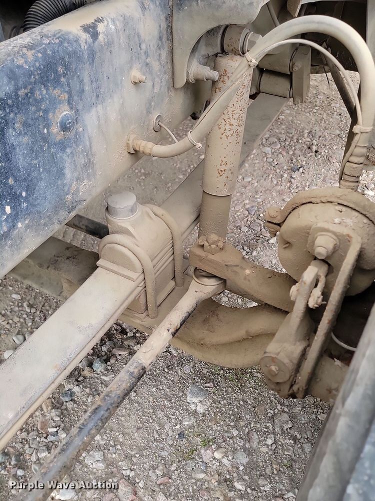 image for item NZ9936 2003 Mack CH600 semi truck