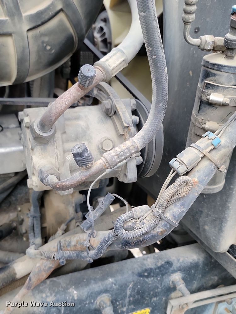 image for item NZ9936 2003 Mack CH600 semi truck