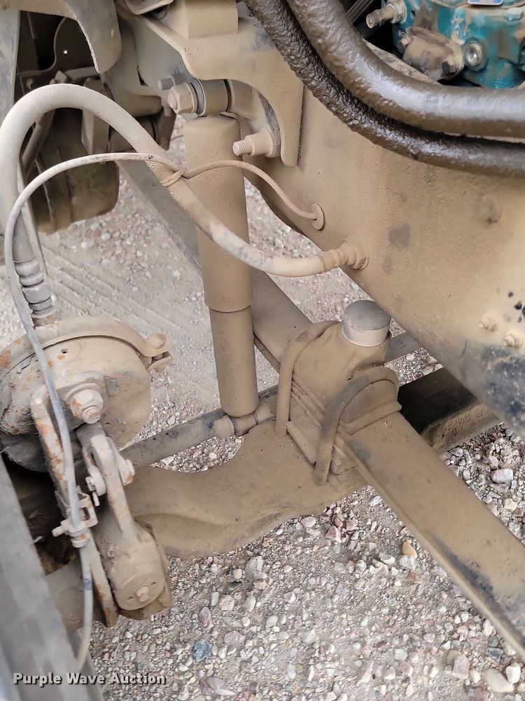 image for item NZ9936 2003 Mack CH600 semi truck